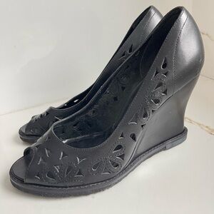 Jocelyn black leather wedges size 9